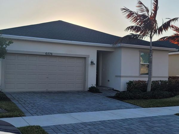 6576 NW Cloverdale Avenue, Port Saint Lucie, FL 34987