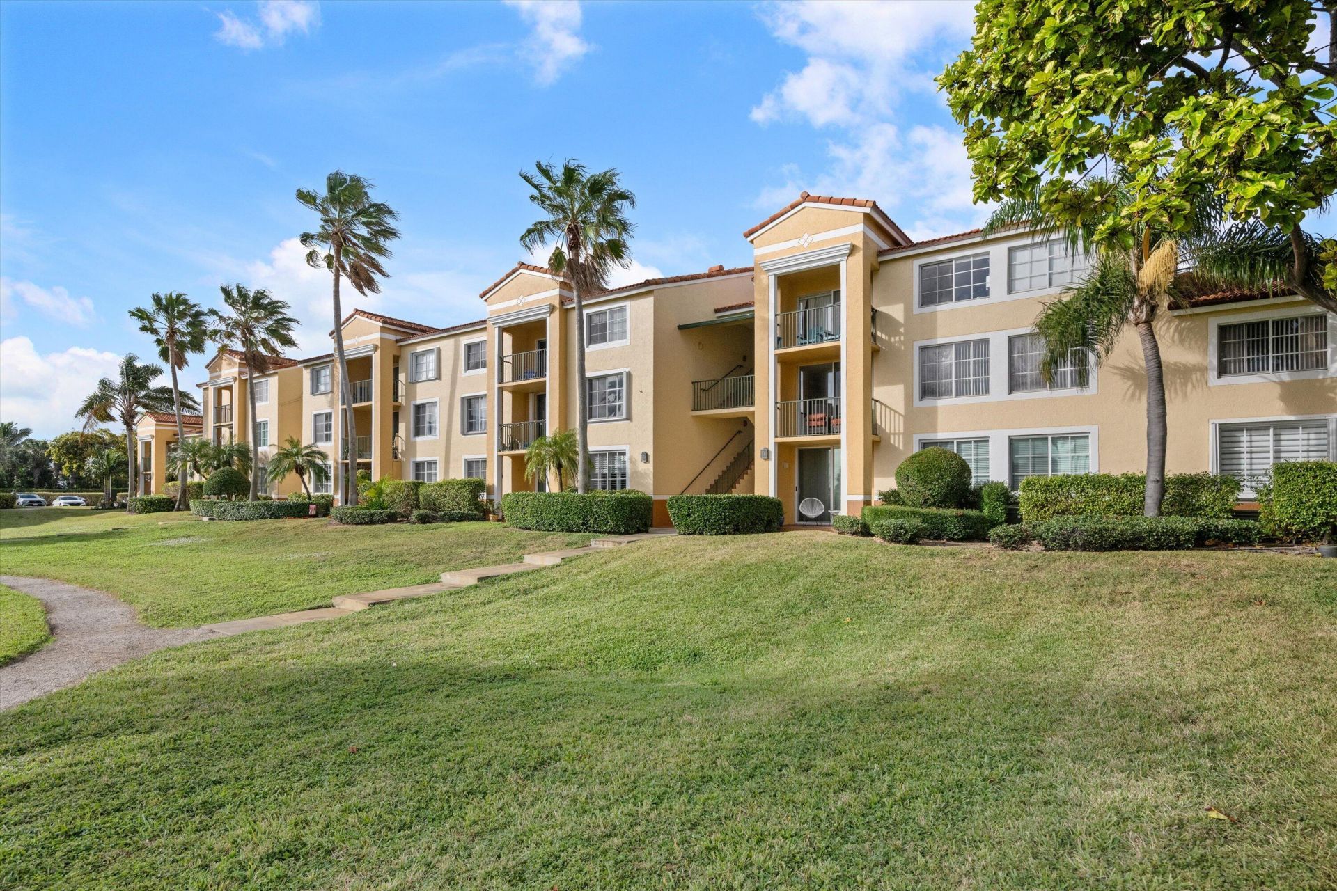 135 Yacht Club Way, Unit 104, Hypoluxo, FL 33462 Photo