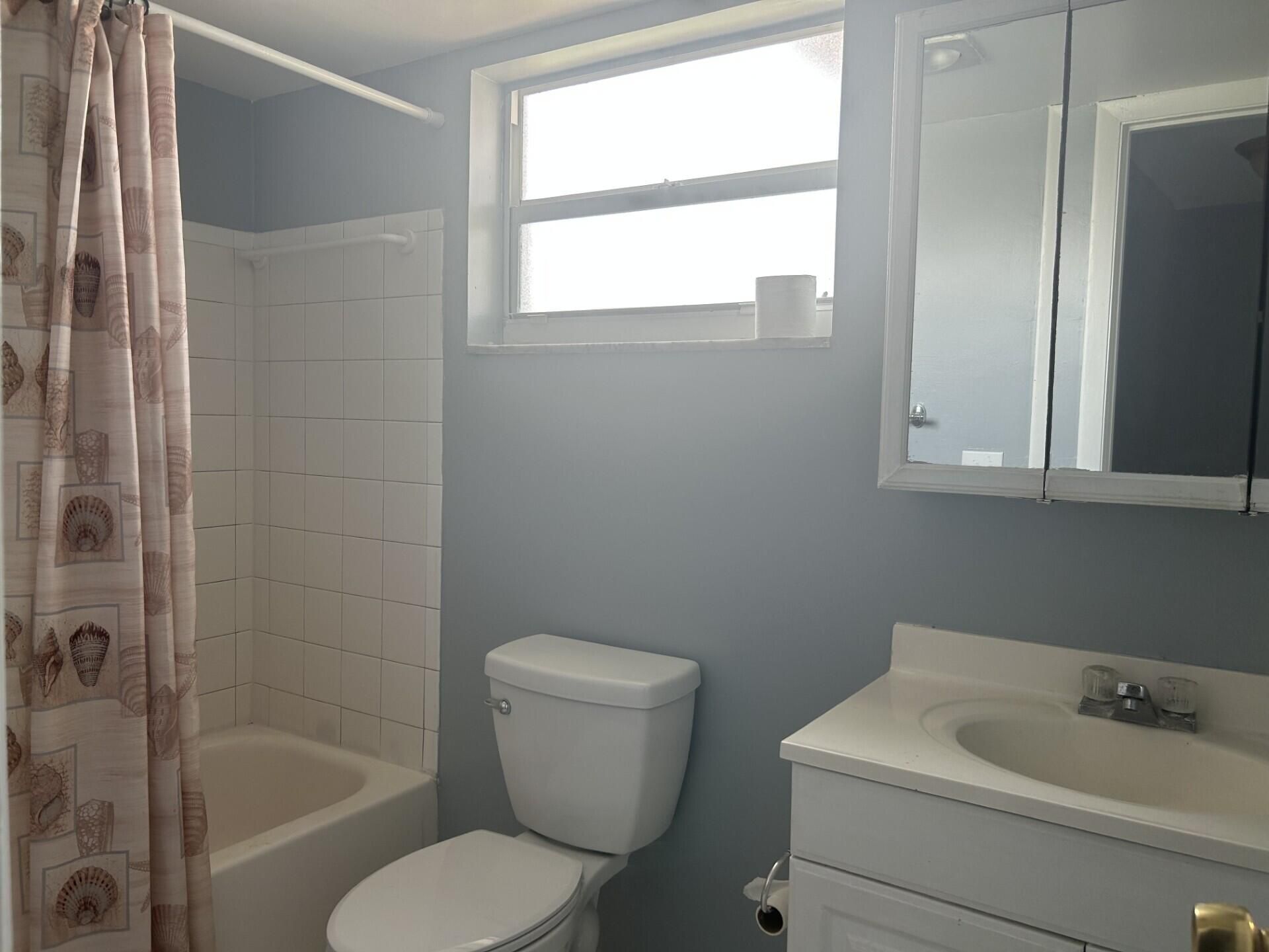 729 Lori Drive, Unit 101, Palm Springs, FL 33461 Photo