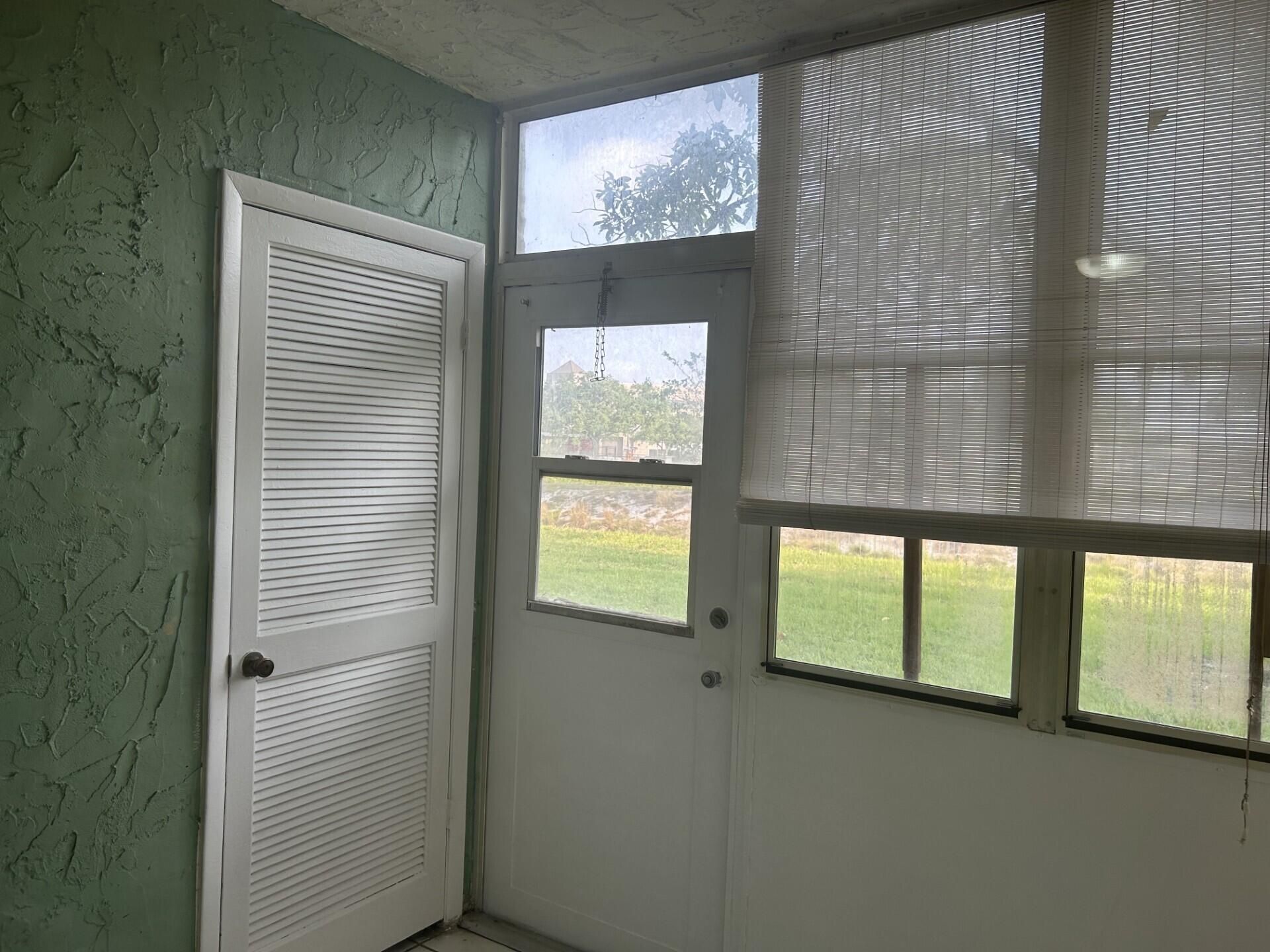 729 Lori Drive, Unit 101, Palm Springs, FL 33461 Photo