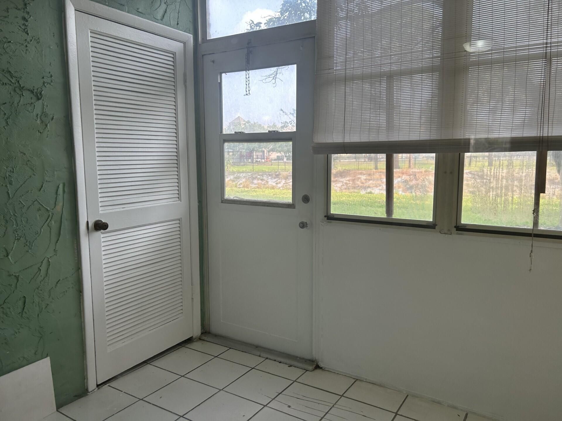 729 Lori Drive, Unit 101, Palm Springs, FL 33461 Photo