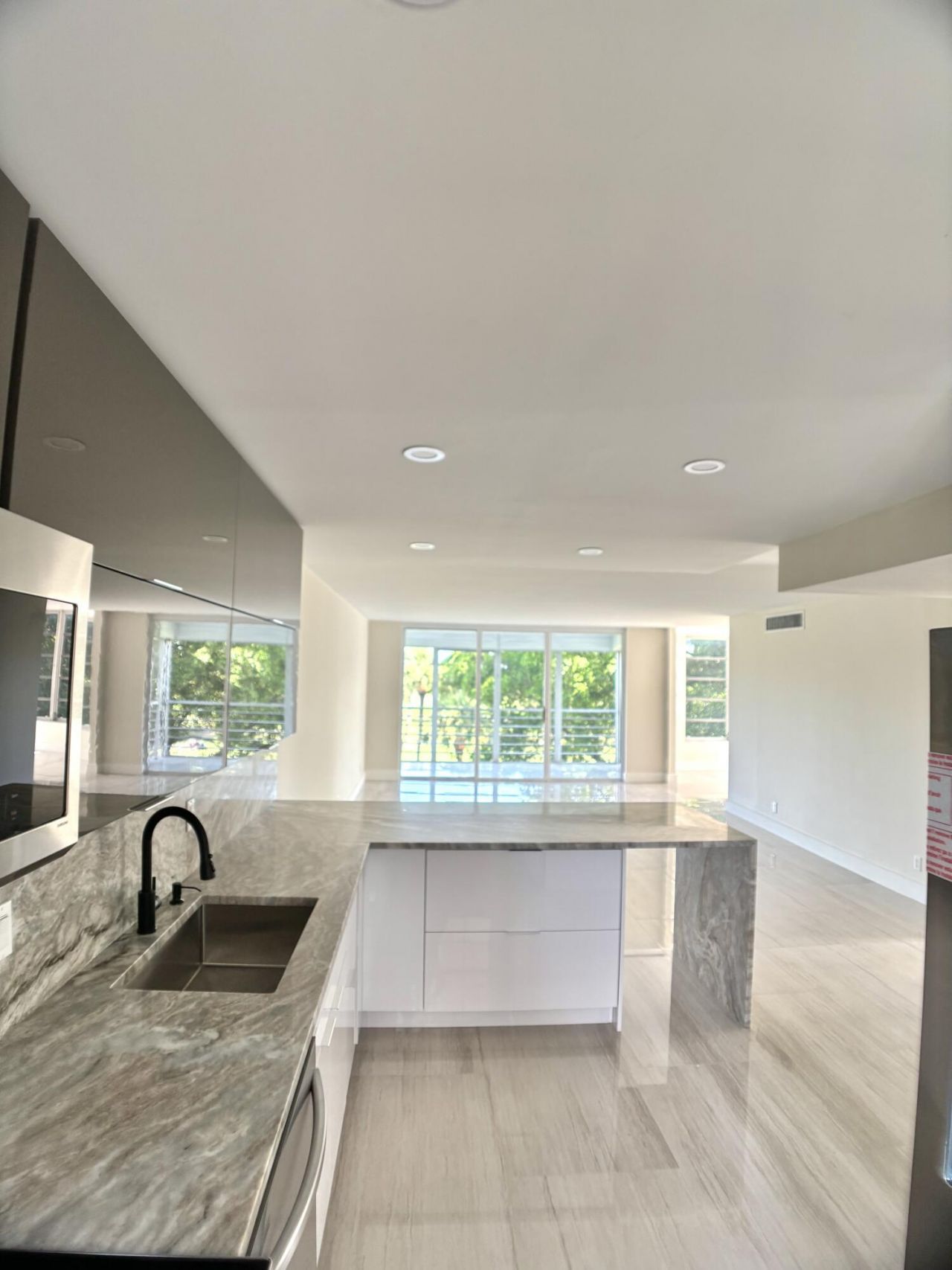 3960 Oaks Clubhouse Dr Drive, Unit 401, Pompano Beach, FL 33069 Photo