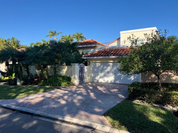 333 Pelican Way, Delray Beach, FL 33483