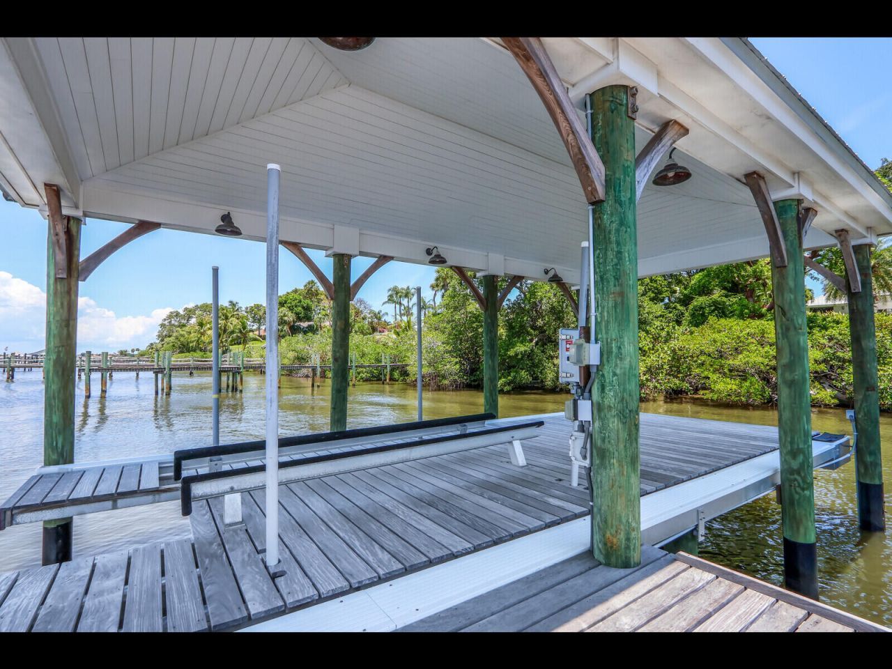 11 N River Road, Sewalls Point, FL 34996 Photo
