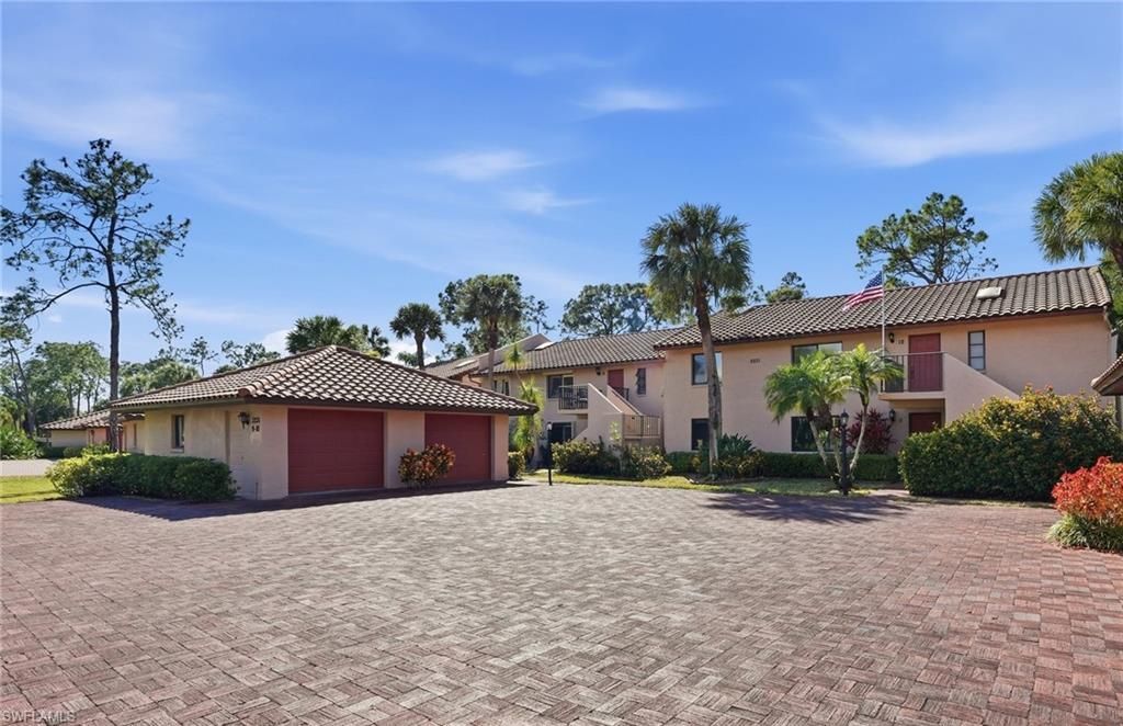 3231 Horse Carriage Way, Unit 10, Naples, FL 34105 Photo