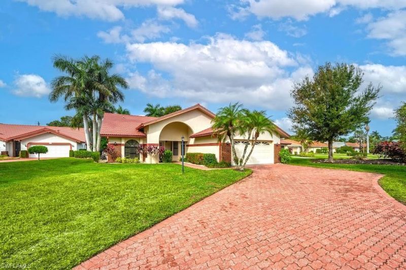 581 Country Walk Ct, Naples, FL 34104 Main Photo