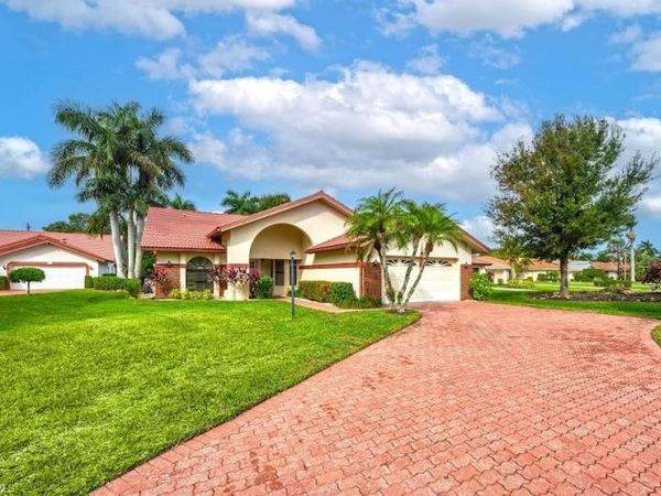 581 Country Walk CT, NAPLES, FL 34104