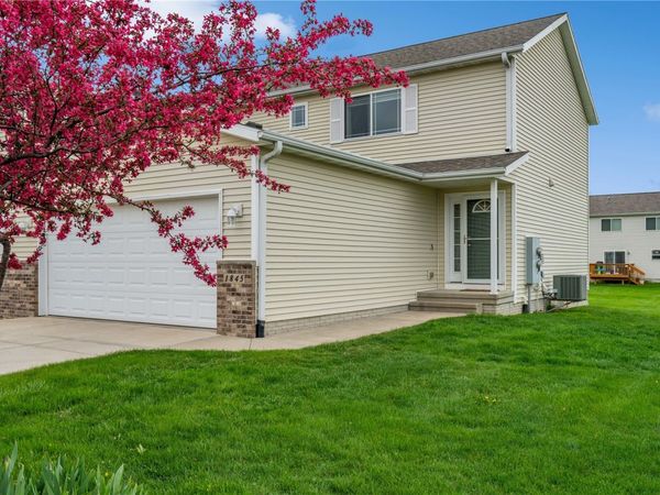 1845 Hunters Creek Way, Marion, IA 52302