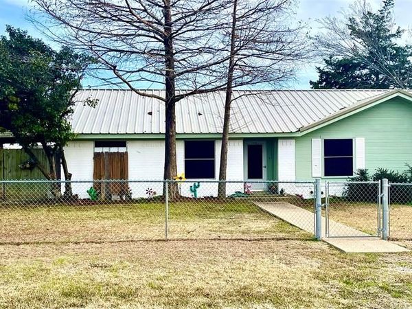 1116 Navarro, Mart, TX 76664