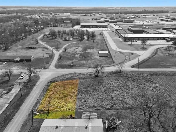 202 Pine Street , Whitewright, TX 75491