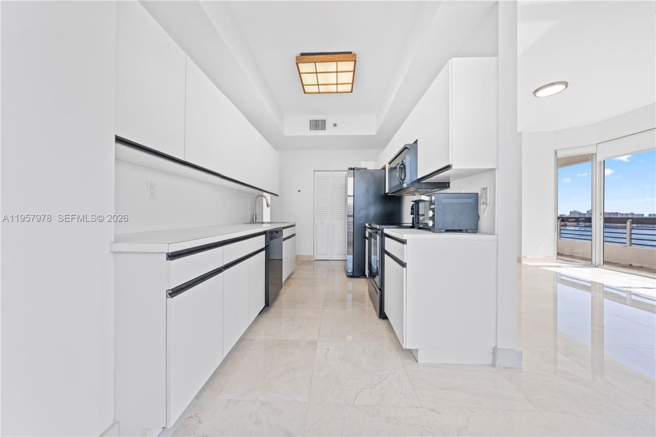 3600 Mystic Pointe Dr, Unit PH6, Aventura, FL 33180 Photo