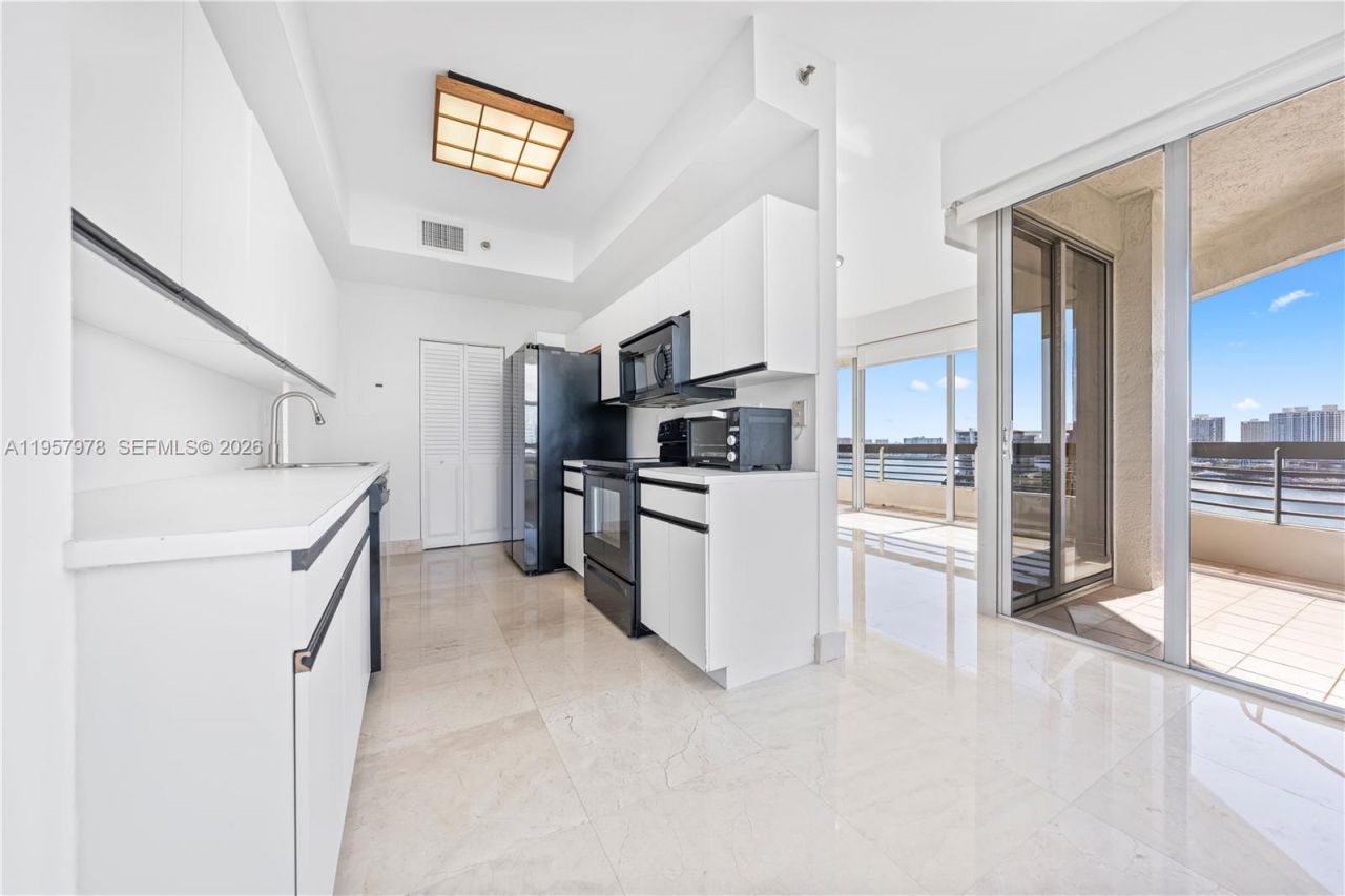 3600 Mystic Pointe Dr, Unit PH6, Aventura, FL 33180 Photo