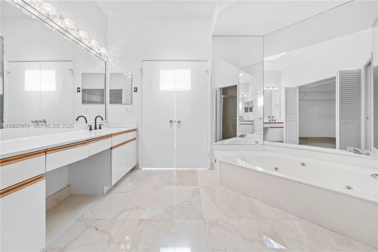 3600 Mystic Pointe Dr, Unit PH6, Aventura, FL 33180 Photo