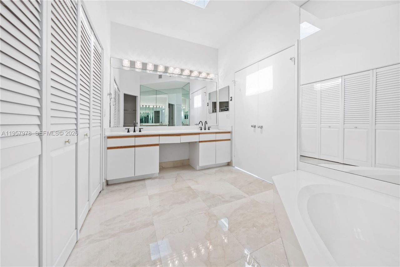 3600 Mystic Pointe Dr, Unit PH6, Aventura, FL 33180 Photo