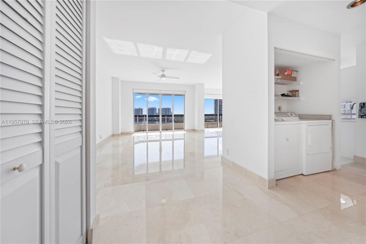 3600 Mystic Pointe Dr, Unit PH6, Aventura, FL 33180 Photo