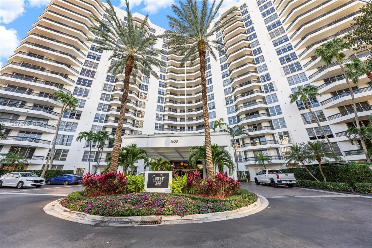 3600 Mystic Pointe Dr, Unit PH6, Aventura, FL 33180 Photo