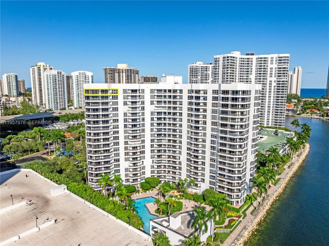 3600 Mystic Pointe Dr, Unit PH6, Aventura, FL 33180 Photo