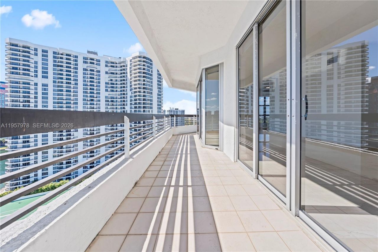 3600 Mystic Pointe Dr, Unit PH6, Aventura, FL 33180 Photo