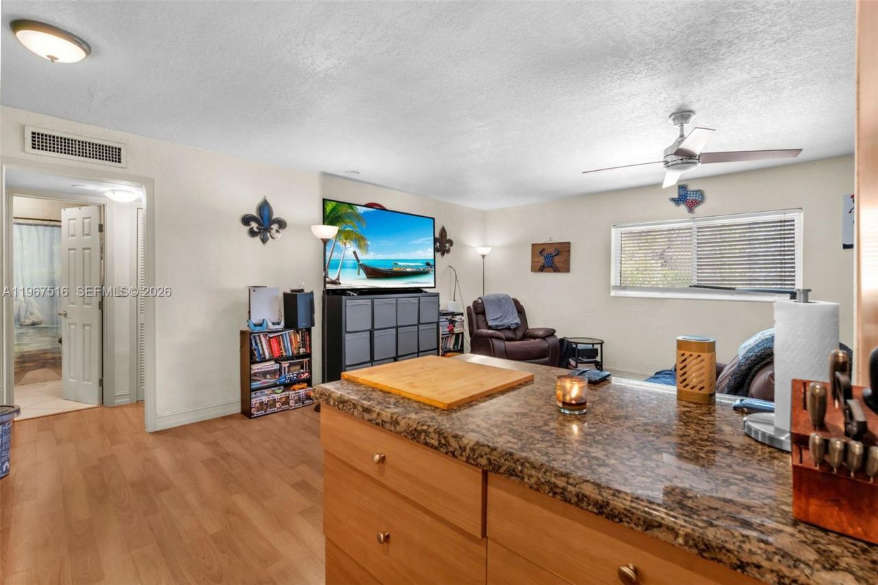 1423 Holly Heights Dr , Unit 18, Fort Lauderdale, FL 33304 Photo