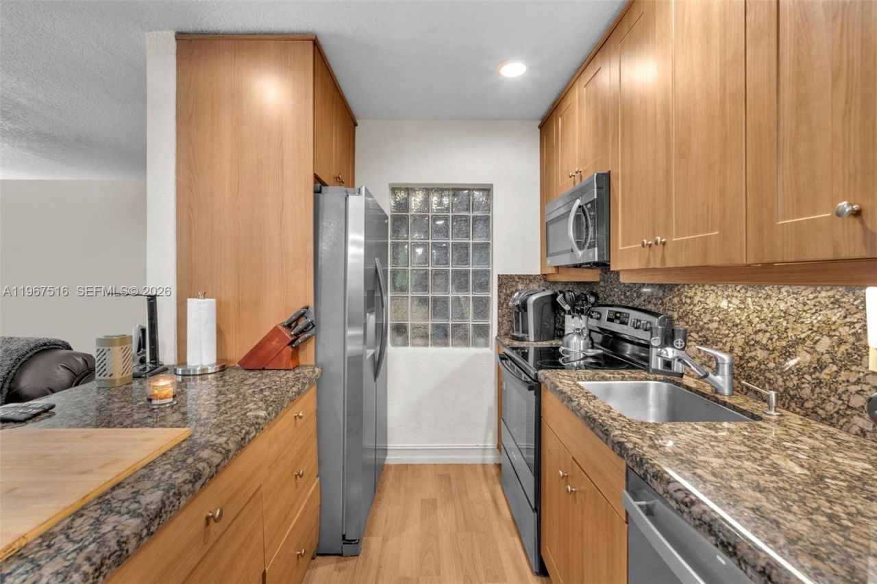 1423 Holly Heights Dr , Unit 18, Fort Lauderdale, FL 33304 Photo