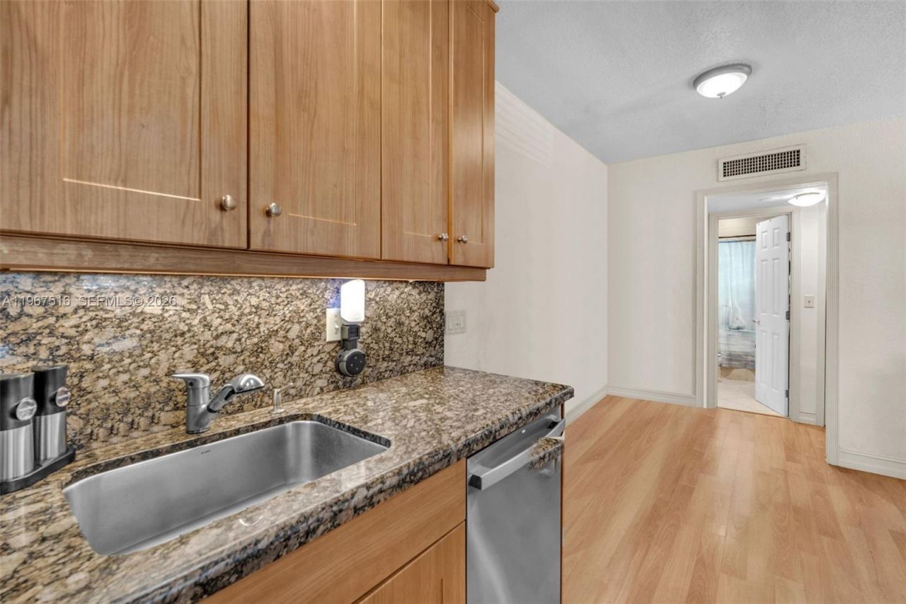 1423 Holly Heights Dr , Unit 18, Fort Lauderdale, FL 33304 Photo