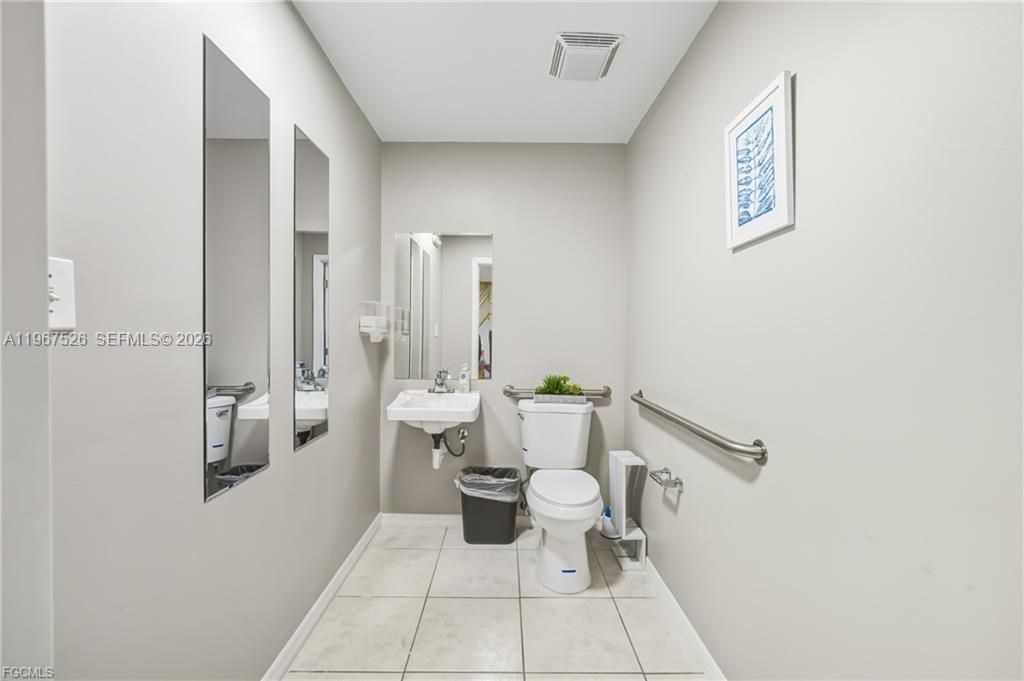 2080 Collier Avenue, Fort Myers, FL 33901 Photo