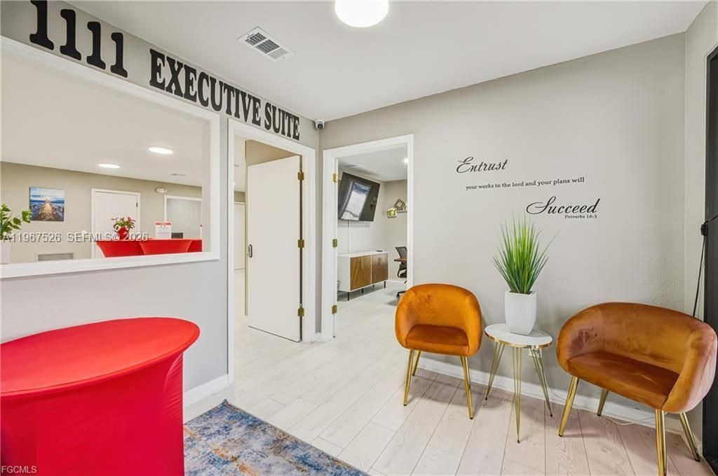 2080 Collier Avenue, Fort Myers, FL 33901 Photo