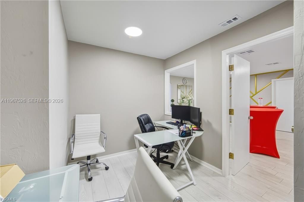 2080 Collier Avenue, Fort Myers, FL 33901 Photo