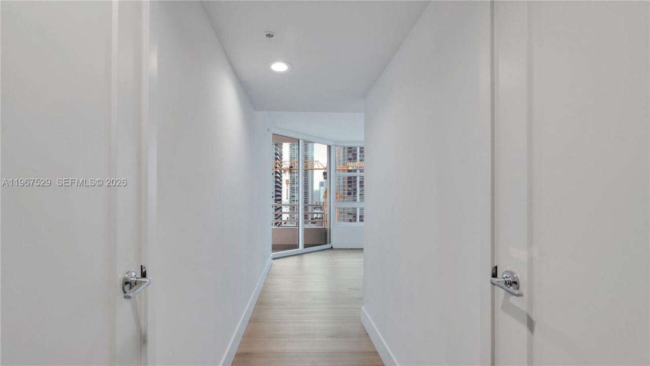 555 NE 34th St, Unit 301, Miami, FL 33137 Photo