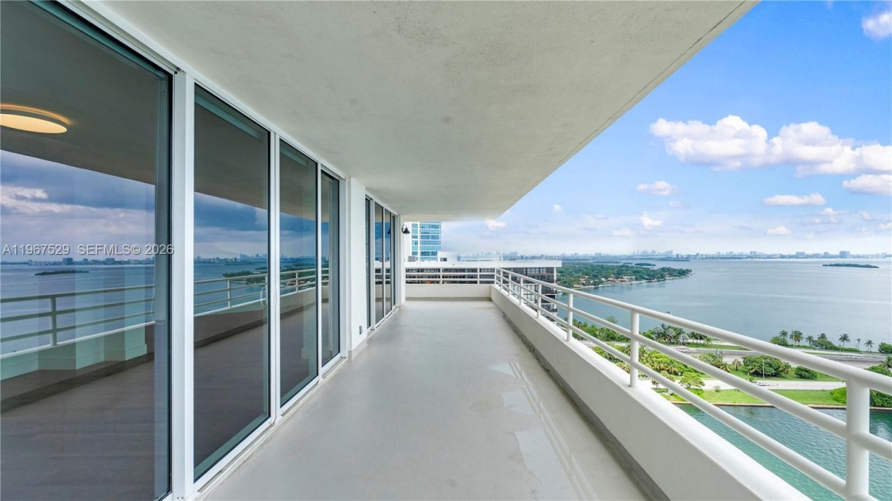 555 NE 34th St, Unit 301, Miami, FL 33137 Photo