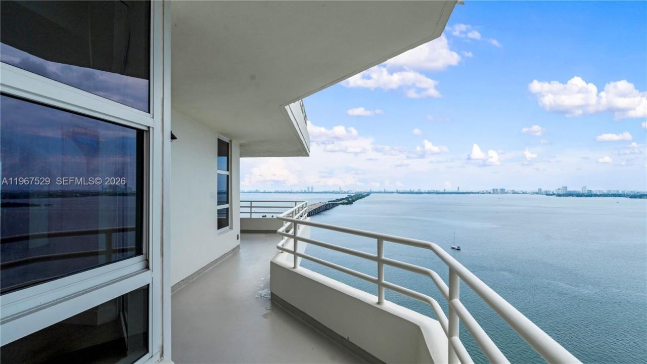 555 NE 34th St, Unit 301, Miami, FL 33137 Photo