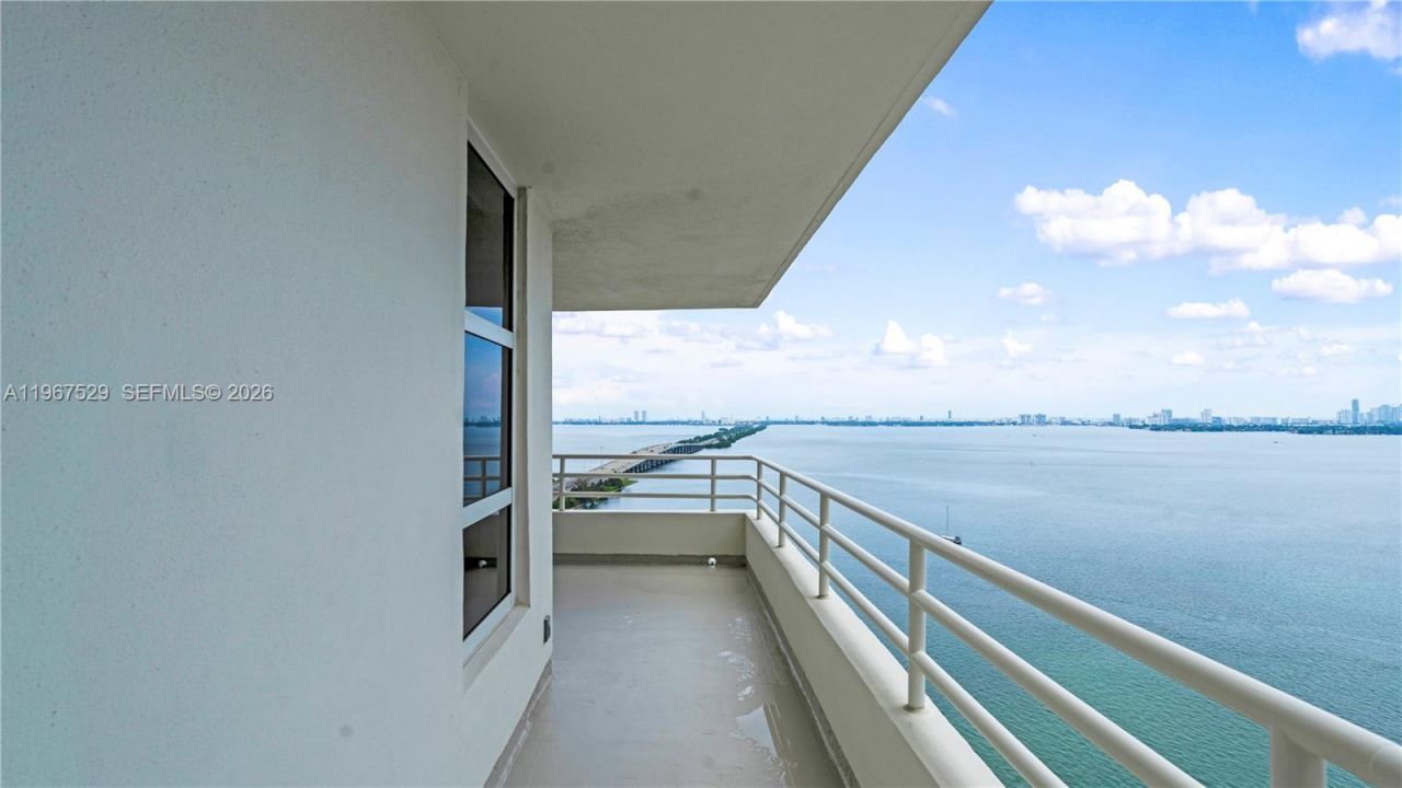 555 NE 34th St, Unit 301, Miami, FL 33137 Photo