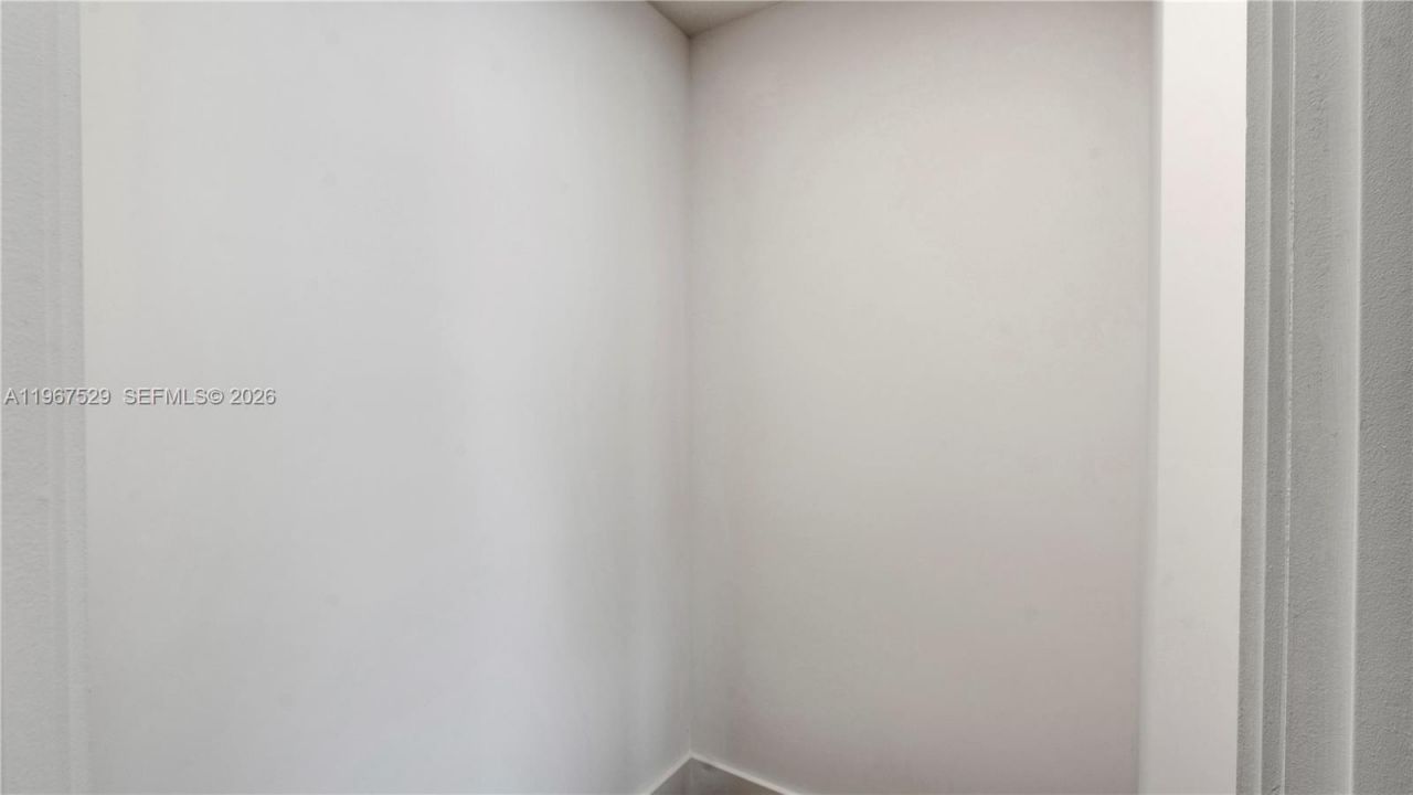 555 NE 34th St, Unit 301, Miami, FL 33137 Photo