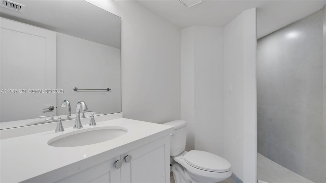 555 NE 34th St, Unit 301, Miami, FL 33137 Photo