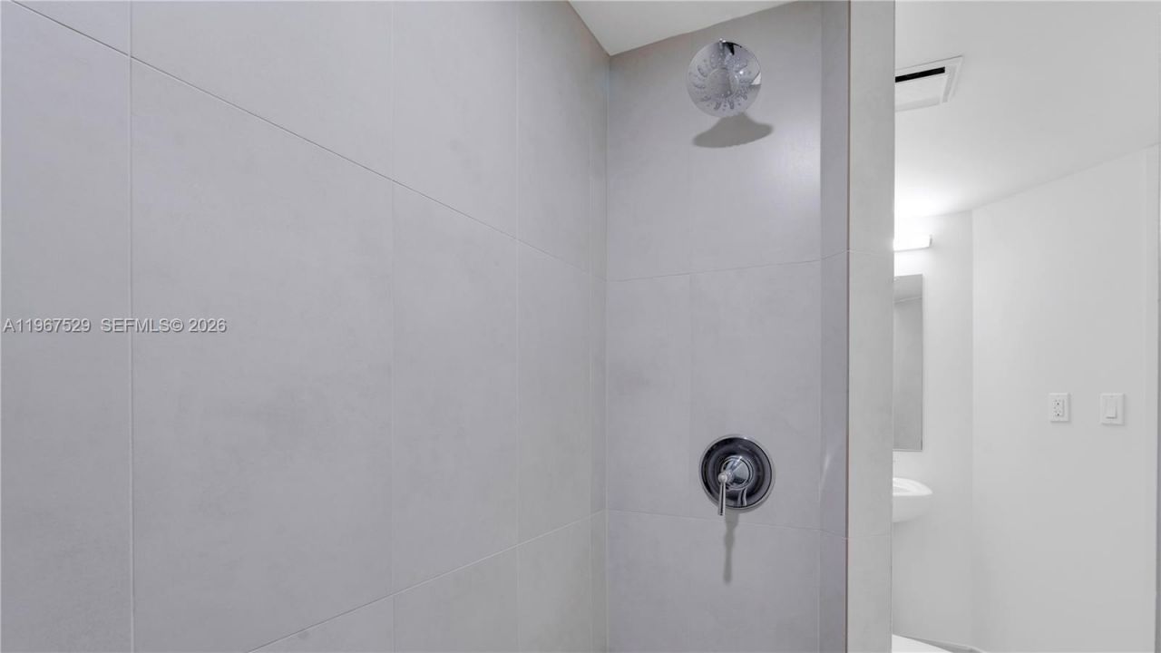 555 NE 34th St, Unit 301, Miami, FL 33137 Photo
