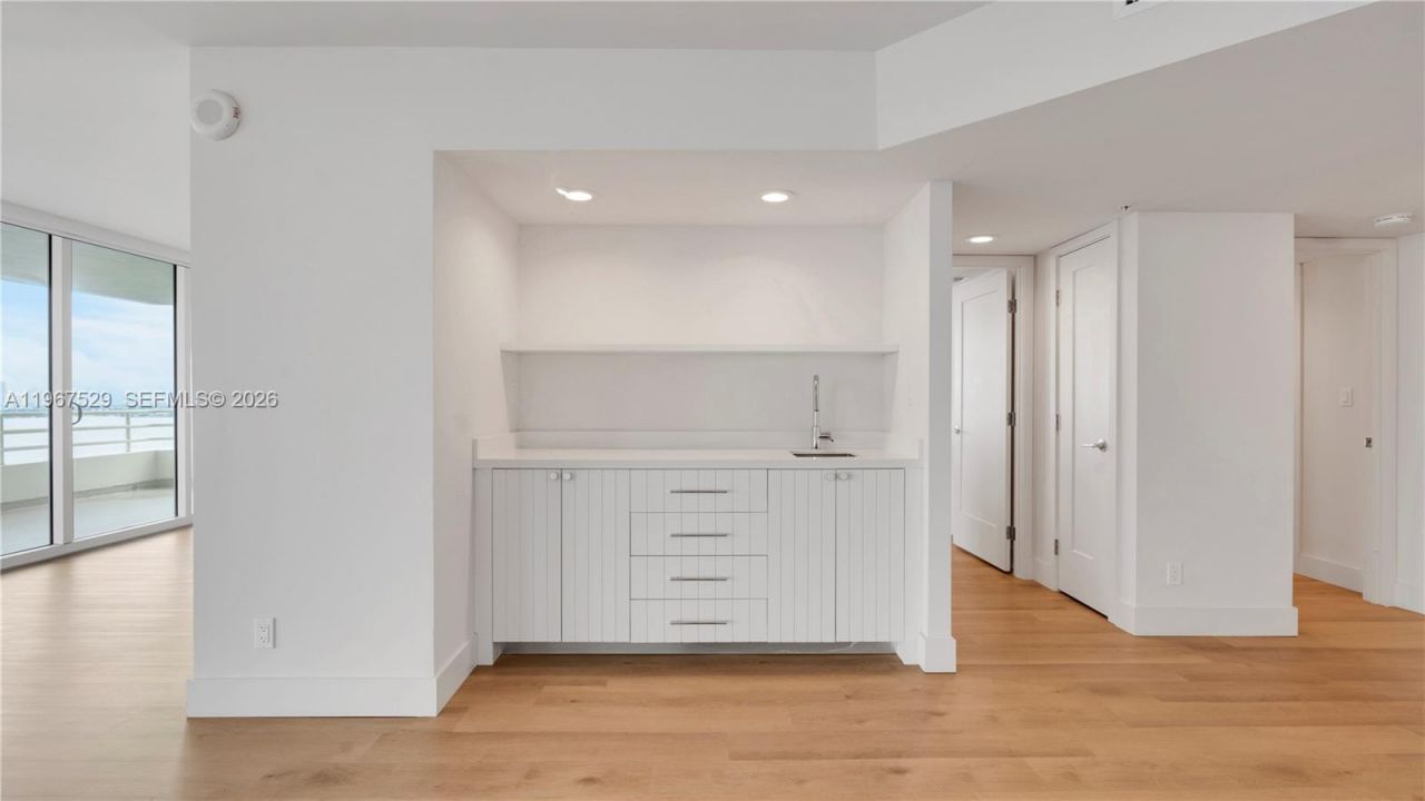 555 NE 34th St, Unit 301, Miami, FL 33137 Photo