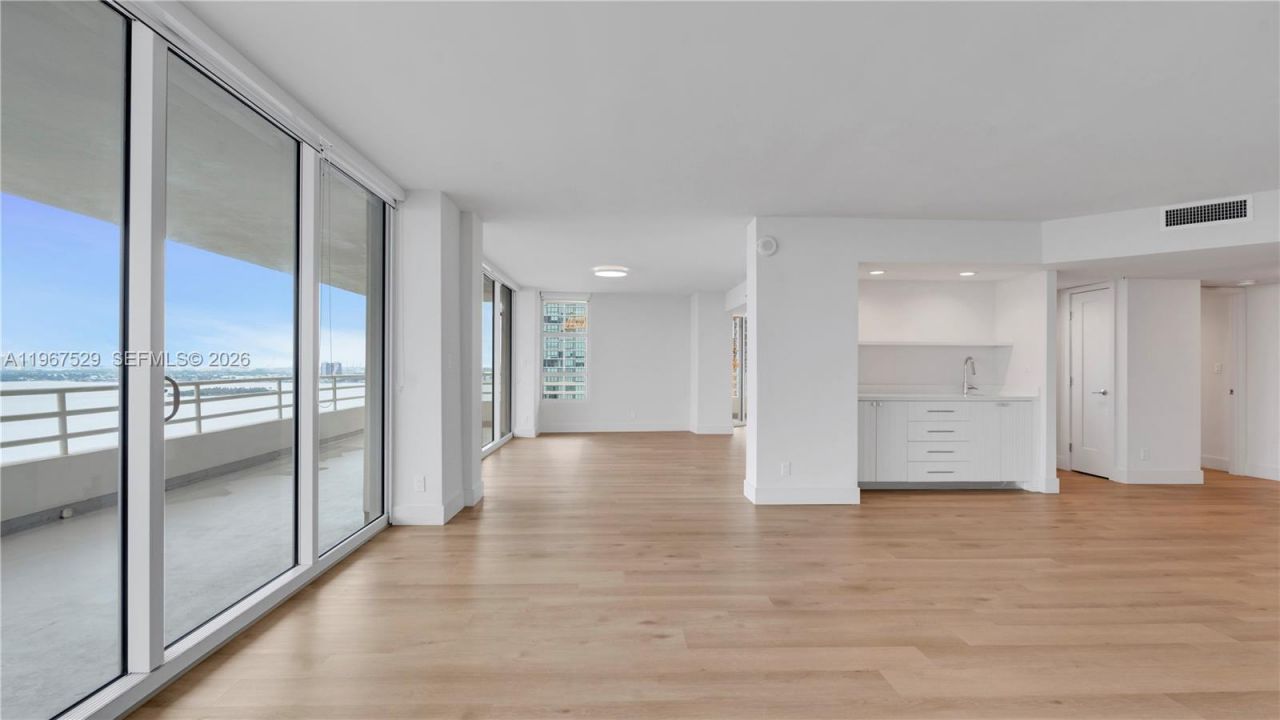 555 NE 34th St, Unit 301, Miami, FL 33137 Photo