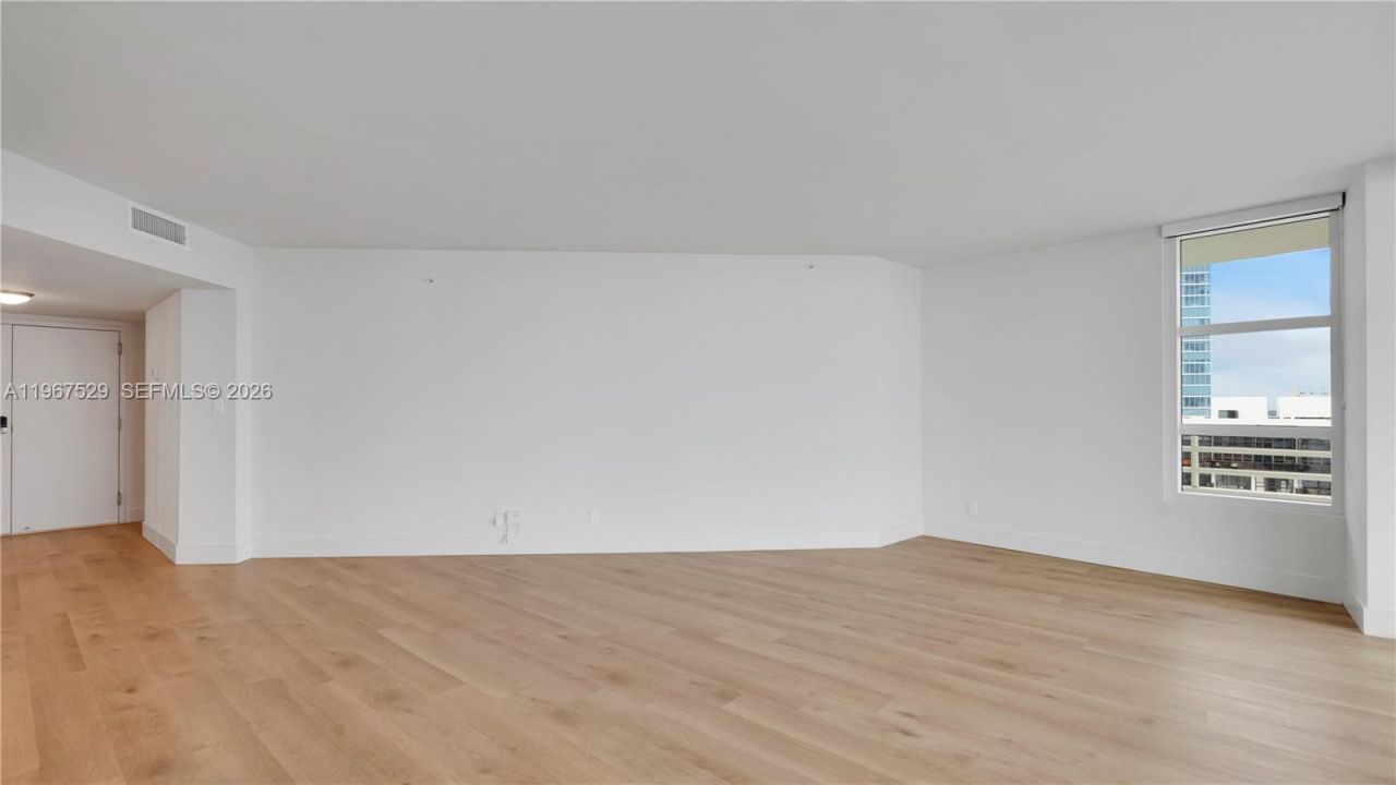 555 NE 34th St, Unit 301, Miami, FL 33137 Photo