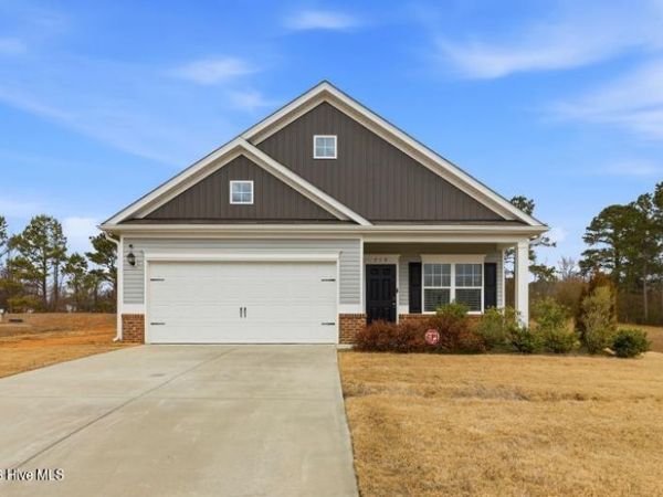 318 Settlers Pointe Drive, Pikeville, NC 27863