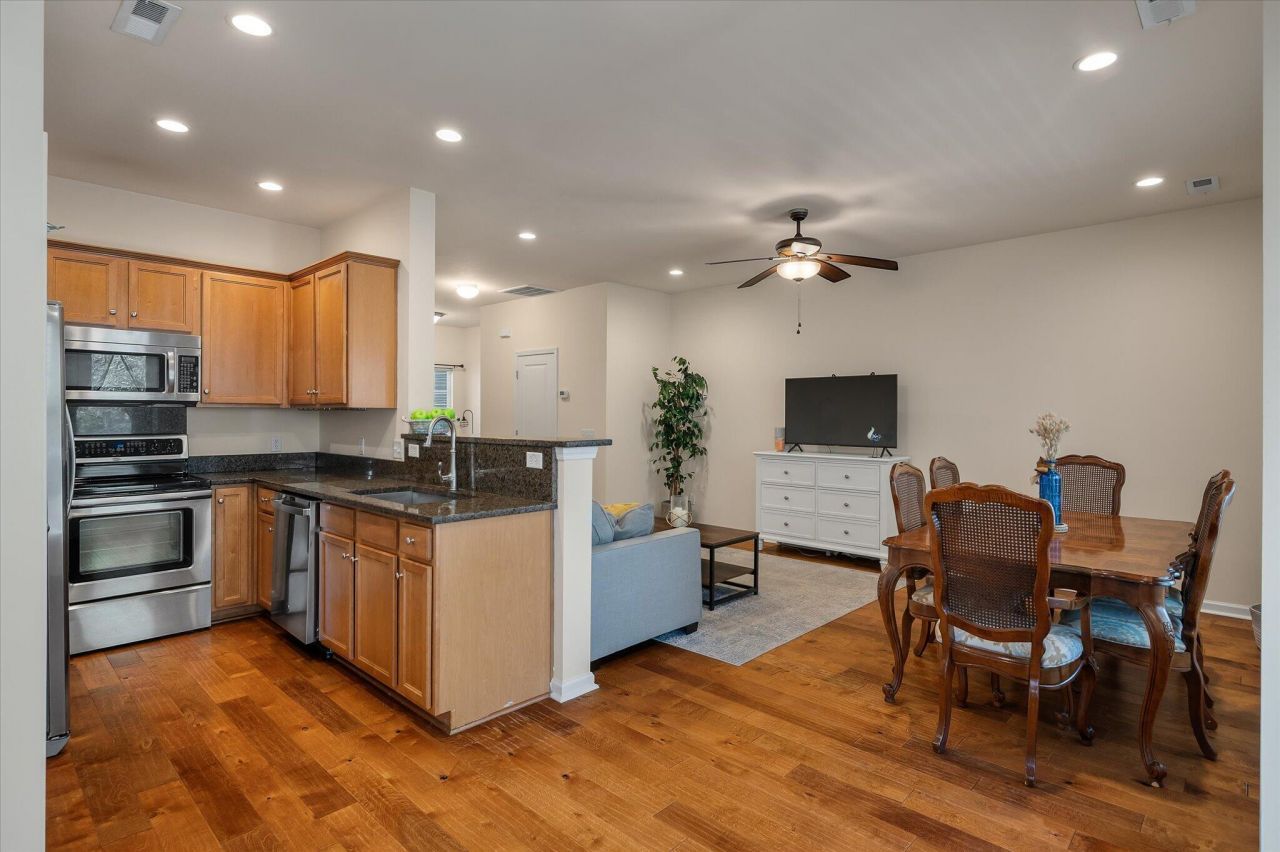 3308 Conservancy Lane Photo 12