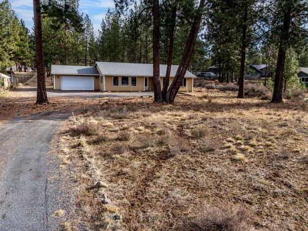 60196 Navajo Road, Bend, OR 97702