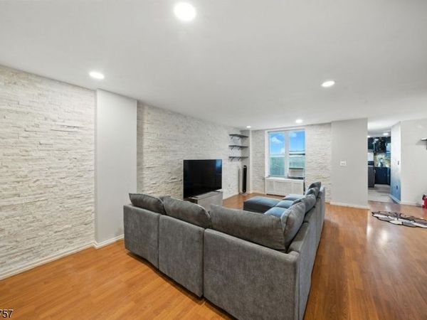 50 Glenwood Ave, Jersey, NJ 07306