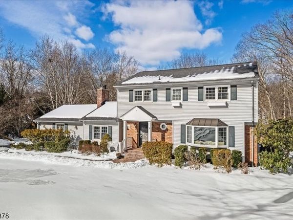 6 Thackery Ln, Mendham, NJ 07945