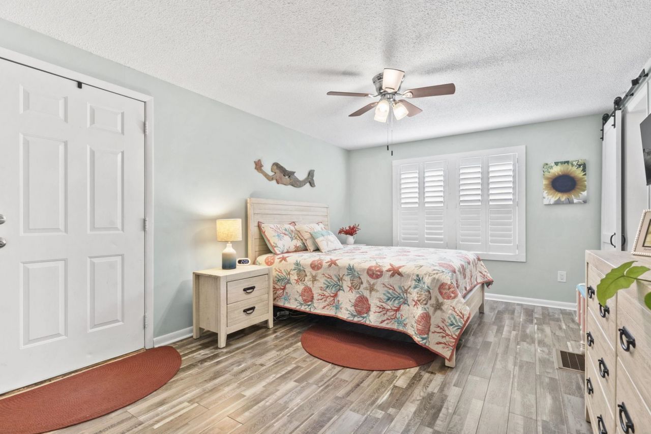 460 Fair Oaks Dr.  Photo 11