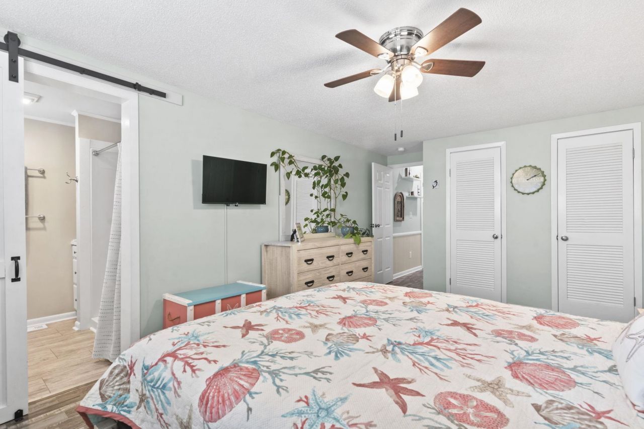 460 Fair Oaks Dr.  Photo 12