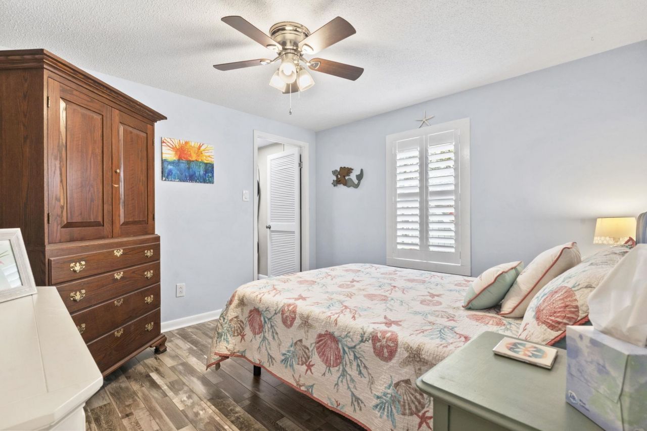 460 Fair Oaks Dr.  Photo 18