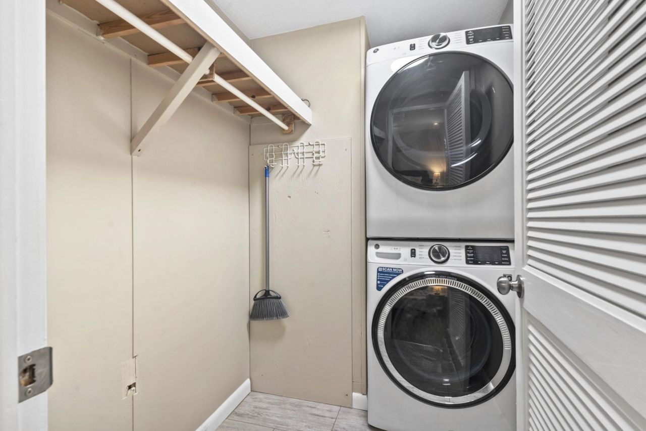 460 Fair Oaks Dr.  Photo 20