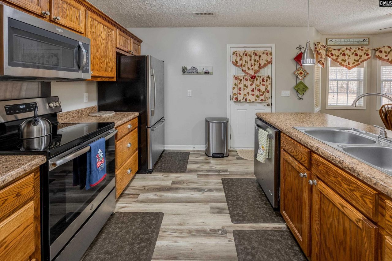 560 Eskie Dixon Road  Photo 18