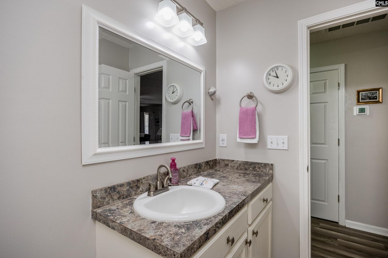 560 Eskie Dixon Road  Photo 34