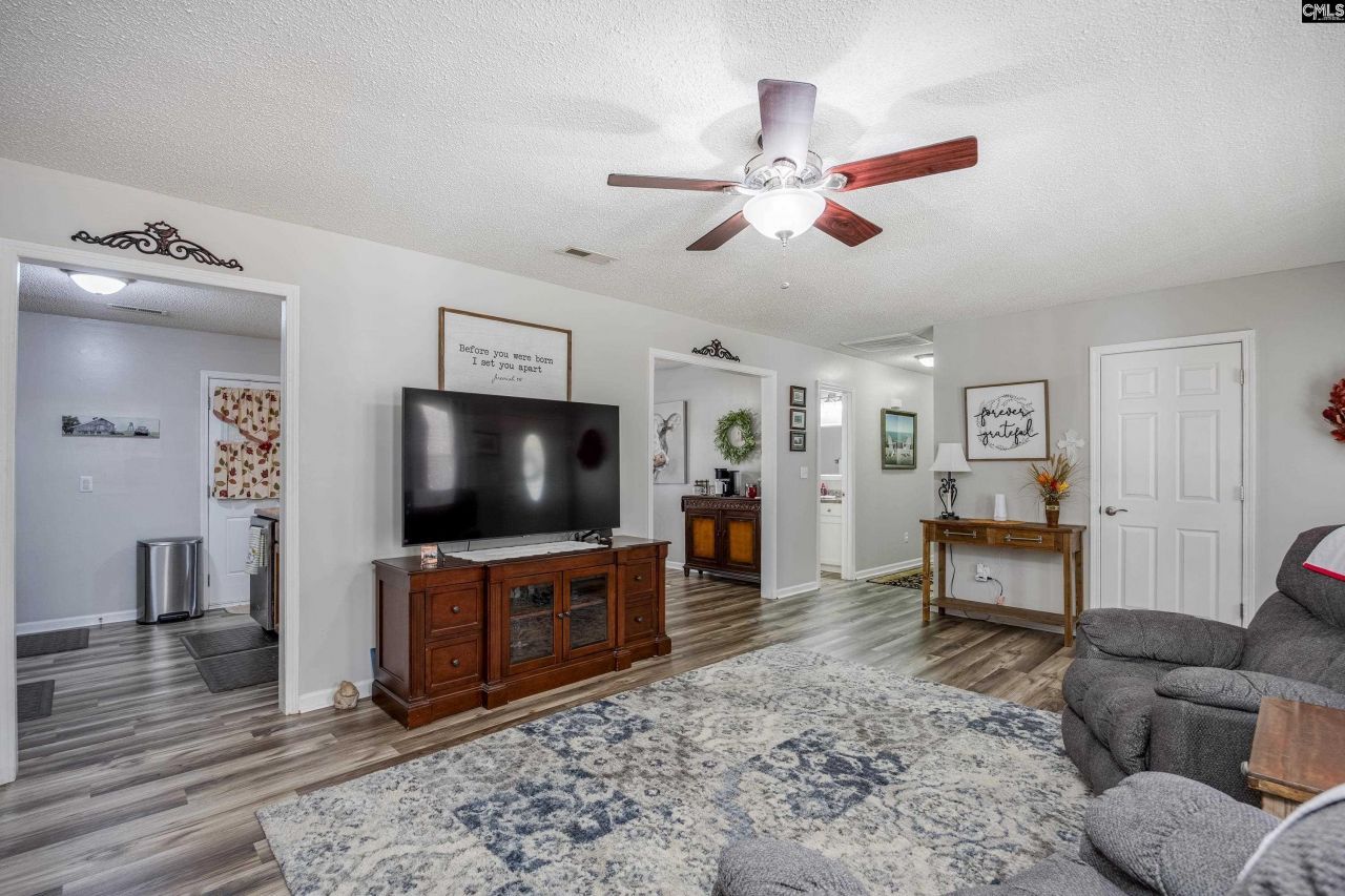 560 Eskie Dixon Road  Photo 8